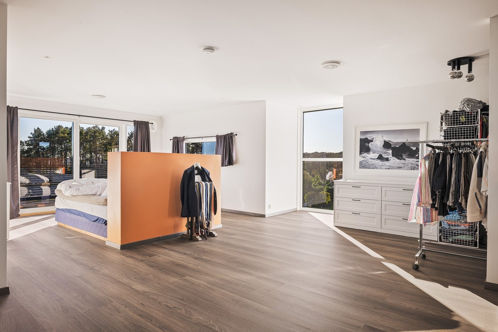 En privat suite målt til 47,6 m² med tilgang til egen walk-in og master bathroom Galleribilde