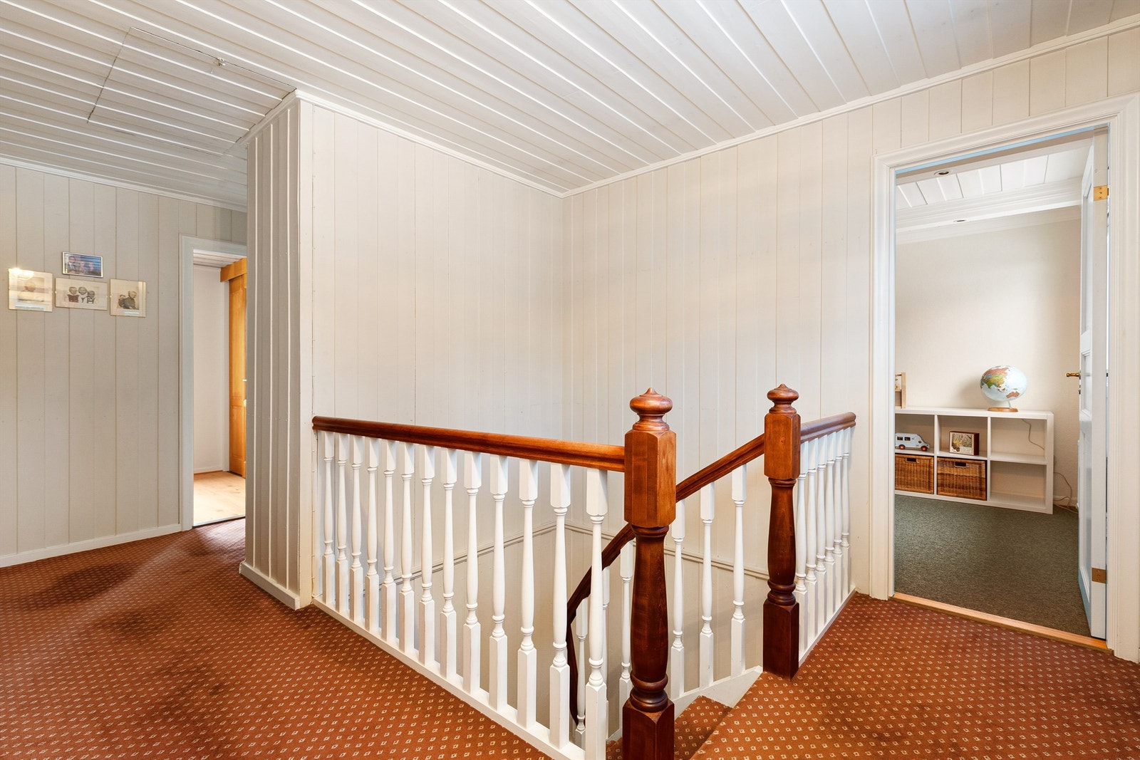 Gang i 2. etasje. Herfra er det adkomst til loftet via luke i taket Galleribilde