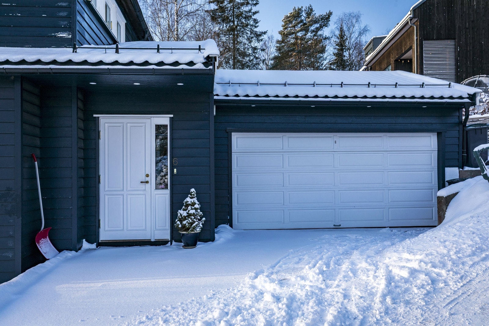 Hyggelig inngangsparti belagt med belegningsstein Galleribilde