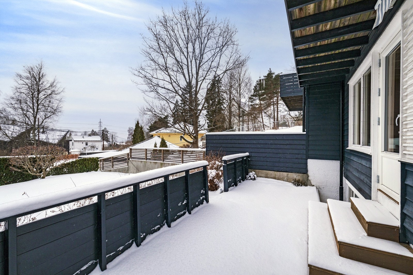 God plass til både spisebord og grill Galleribilde