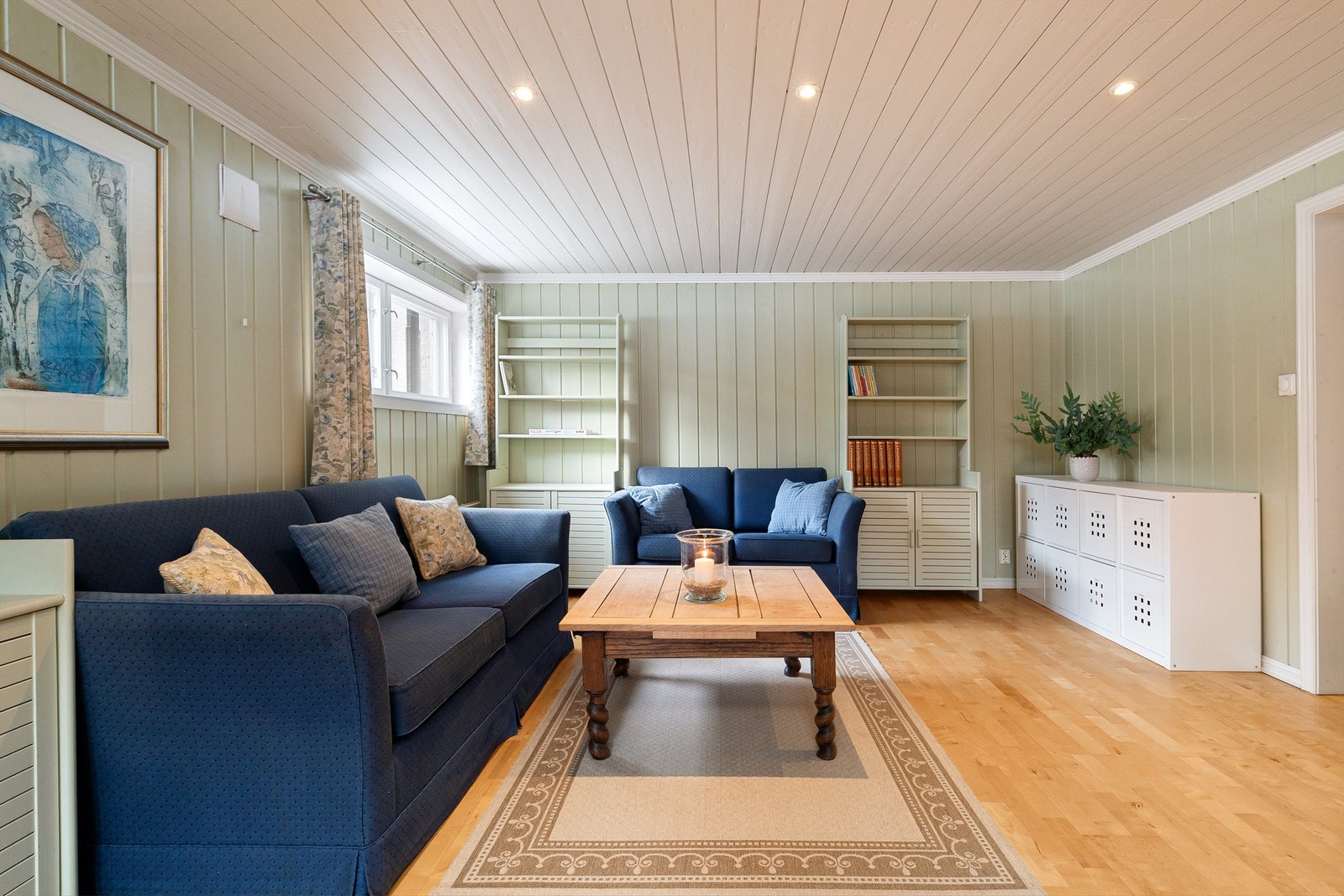 Deilig med stor sofakrok og f.eks lerret for kinokveld Galleribilde