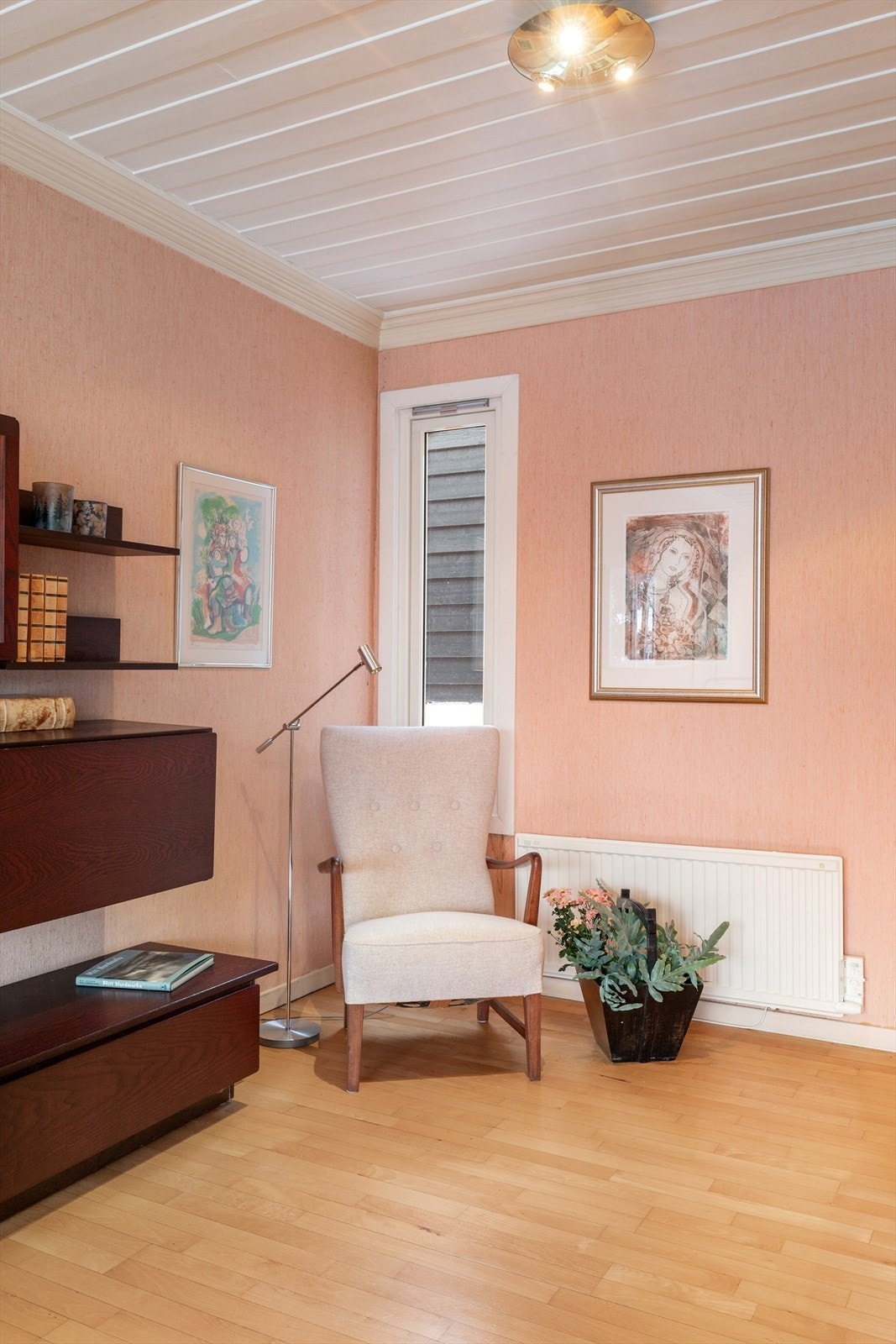 Stuen har effektiv utforming med plass til flere soner Galleribilde