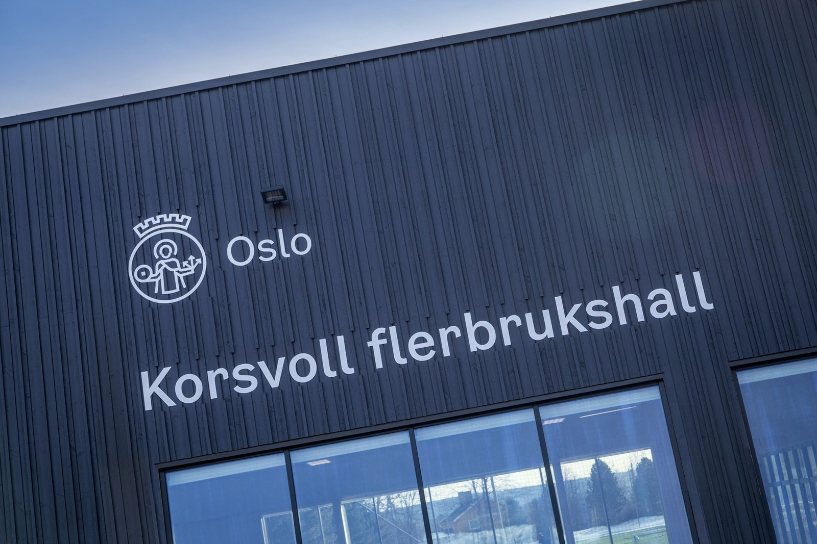 Korsvoll flerbrukshall med innendørs hall og 3 utendørsbaner Galleribilde