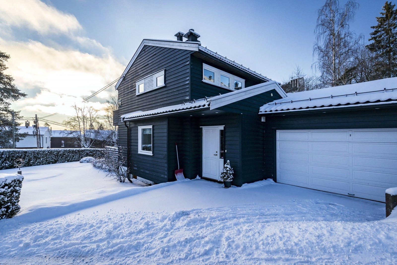 Boligen ligger fantastisk til på Nordberg med gangavstand til marka, T-bane, buss (25), skole og matbutikker. Foto: Hanne Bruland Galleribilde