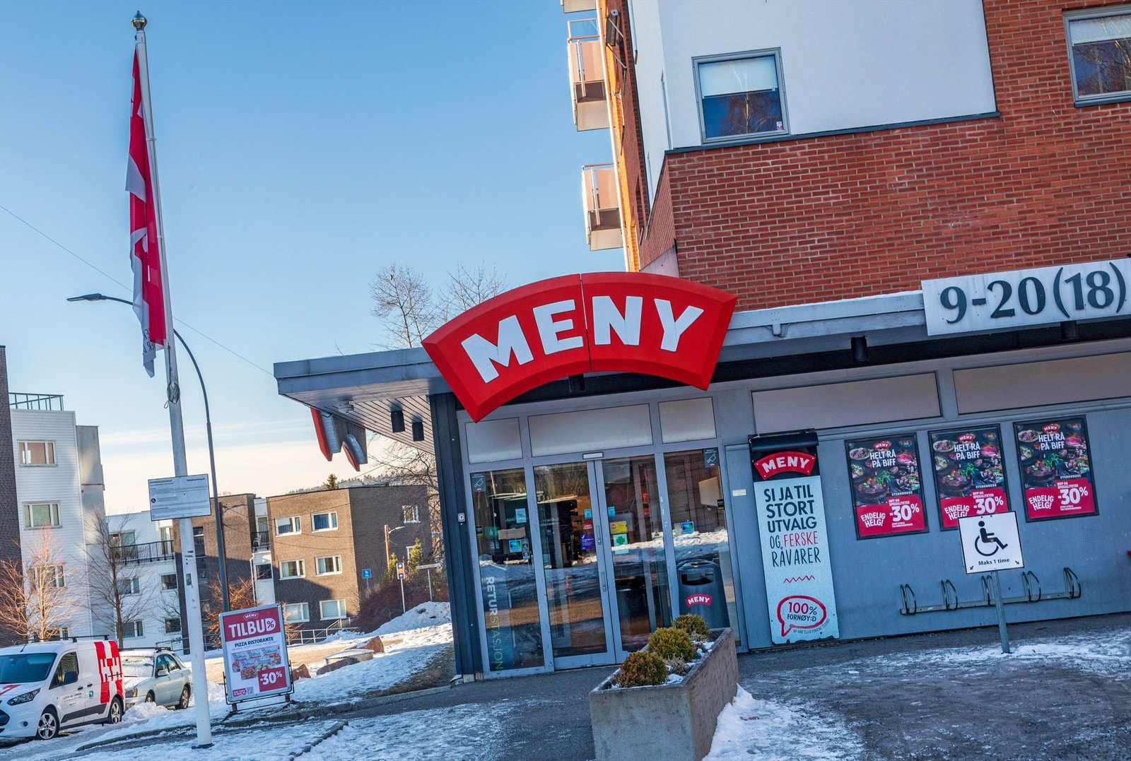 Meny på Kringsjå med fristende ferskvare og godt utvalg. Det er også søndagsåpen Joker i Carl Kjelsens vei Galleribilde