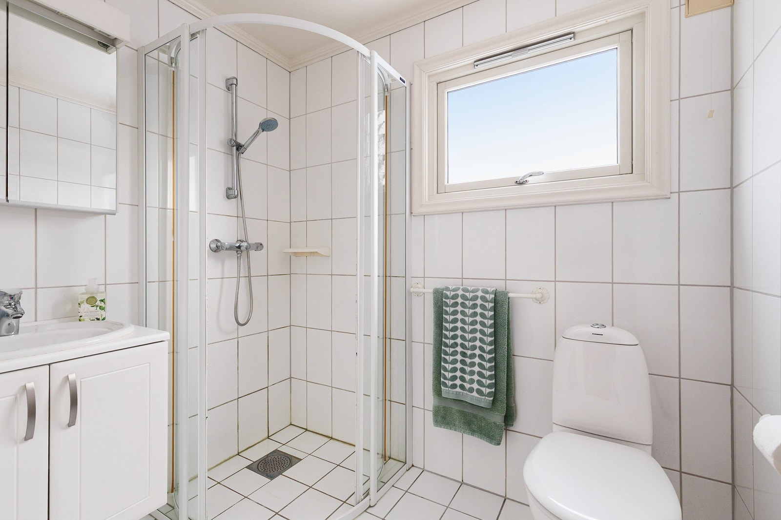 Bad 2 med dusjnisje Galleribilde