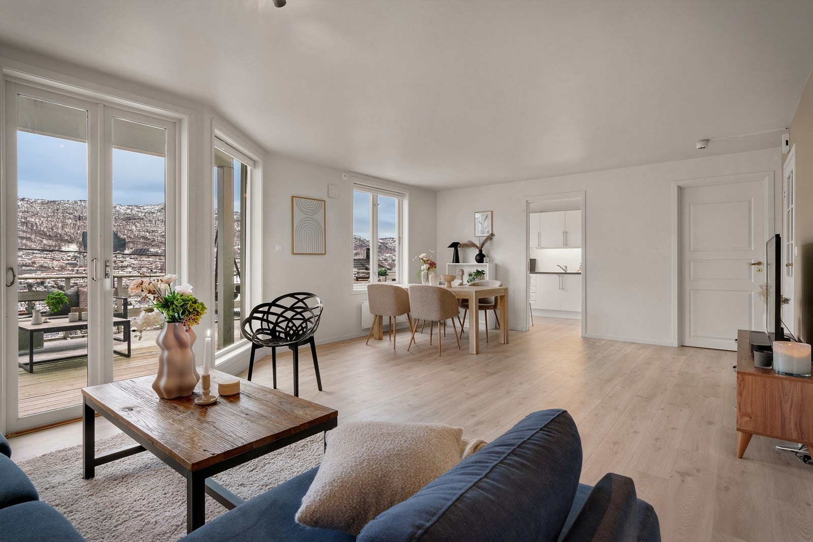 - Stuen på hele 30,4 m², blir et perfekt samlingspunkt for både familie og venner - Galleribilde