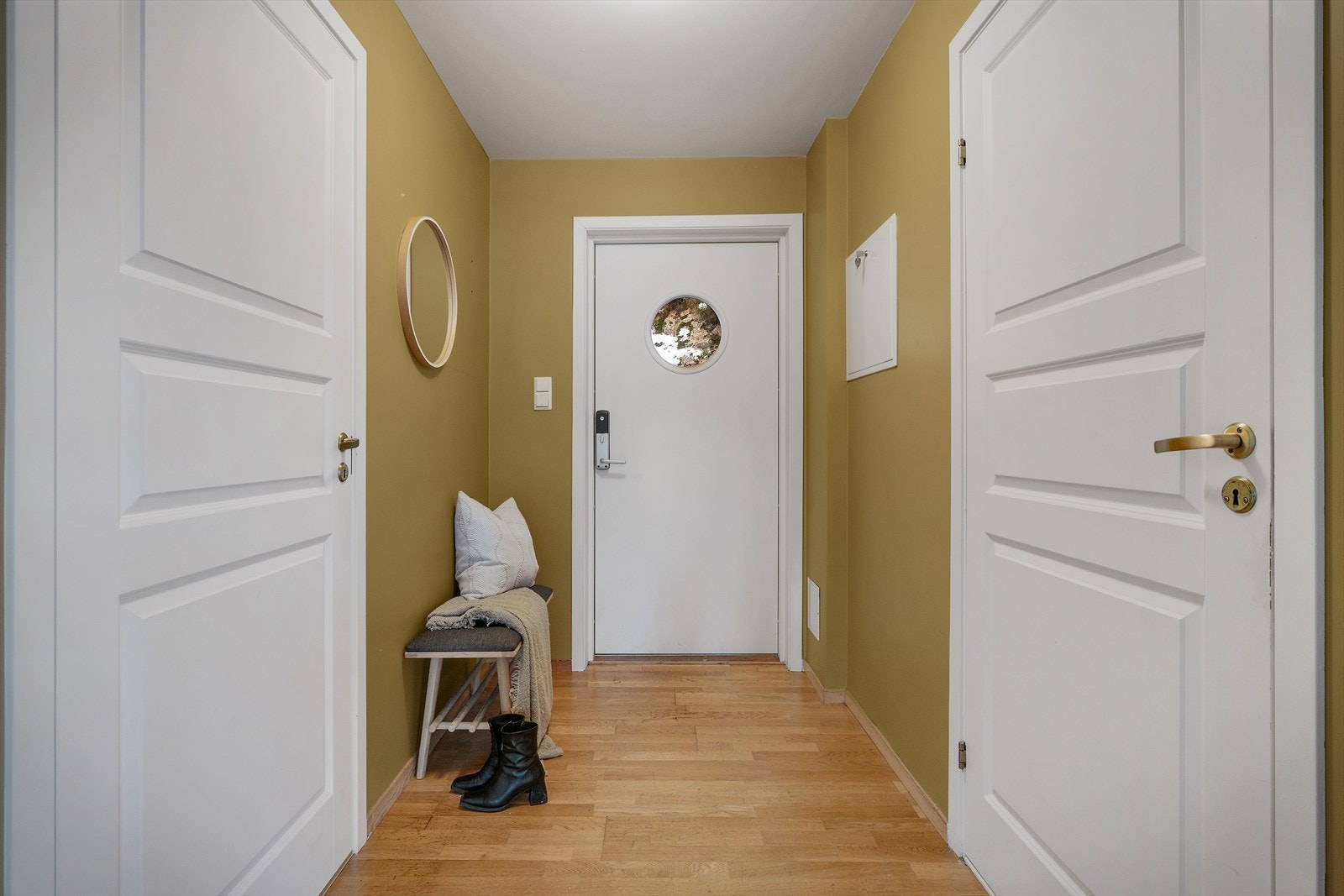 - Hoveddør med nøkkelfri adgang via Yale Doorman - Galleribilde