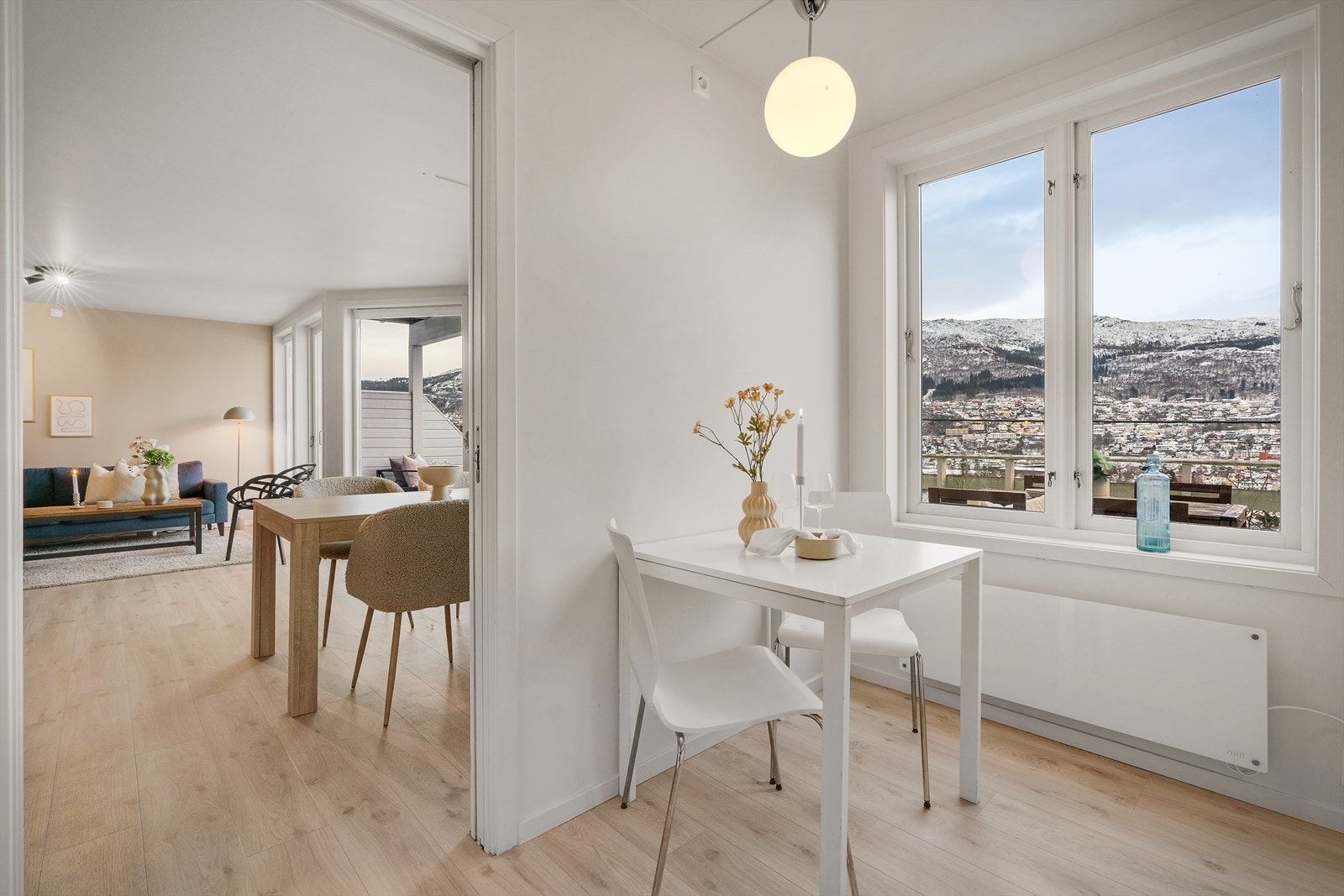 - Nyt også utsikten fra frokostbordet med en kaffe i hånden - Galleribilde