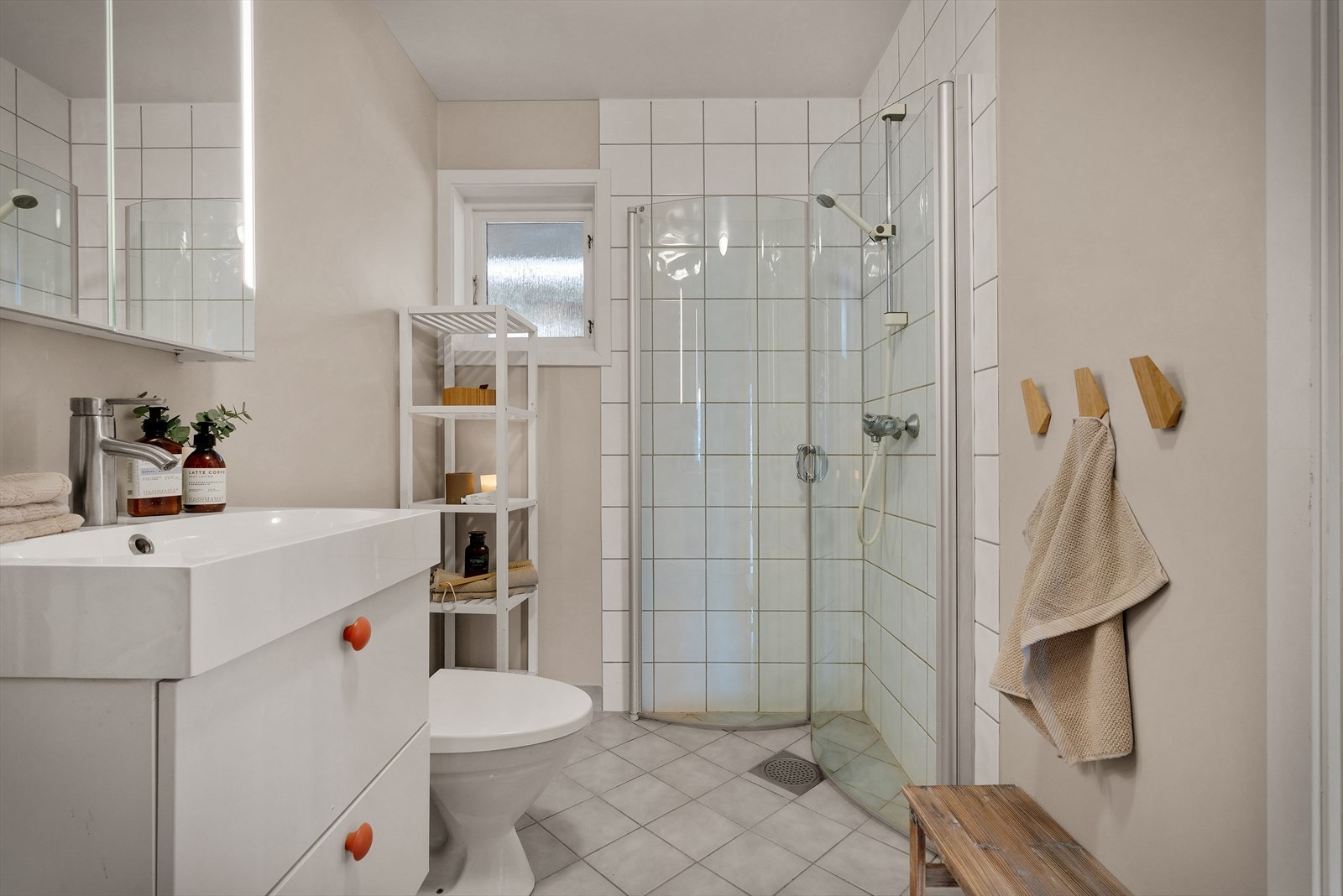 - Lun og komfortabel gulvvarme sørger for en behagelig start på dagen - Galleribilde