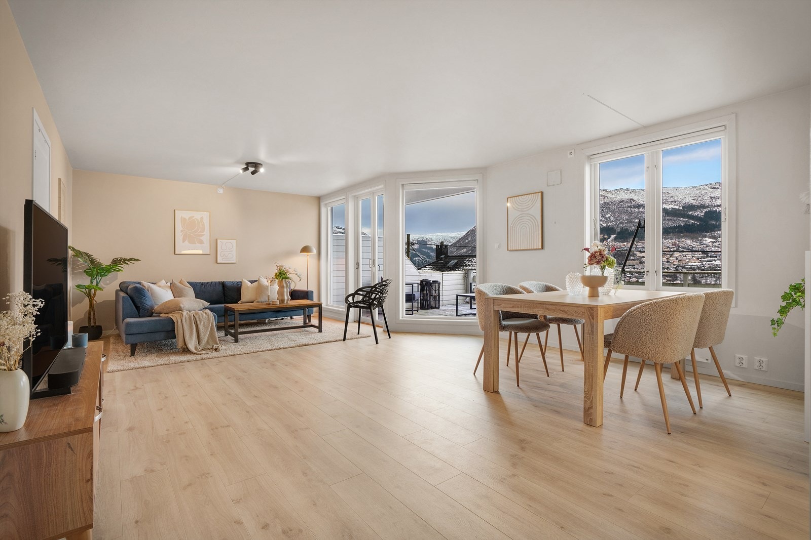 - Romslig 3-roms hjørneleilighet med fast garasjeplass - Galleribilde