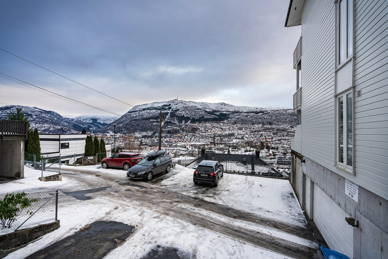 - Sameiet har også flere gjesteparkeringer - Galleribilde