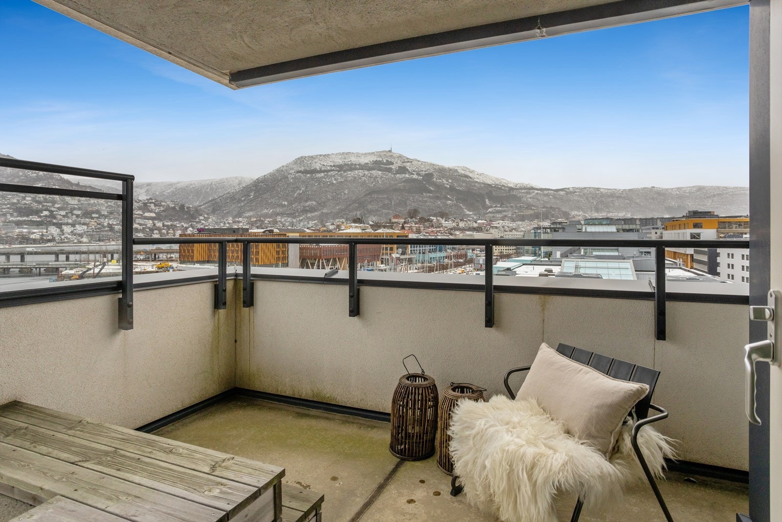 Herlig utsikt fra uteplassen. Galleribilde