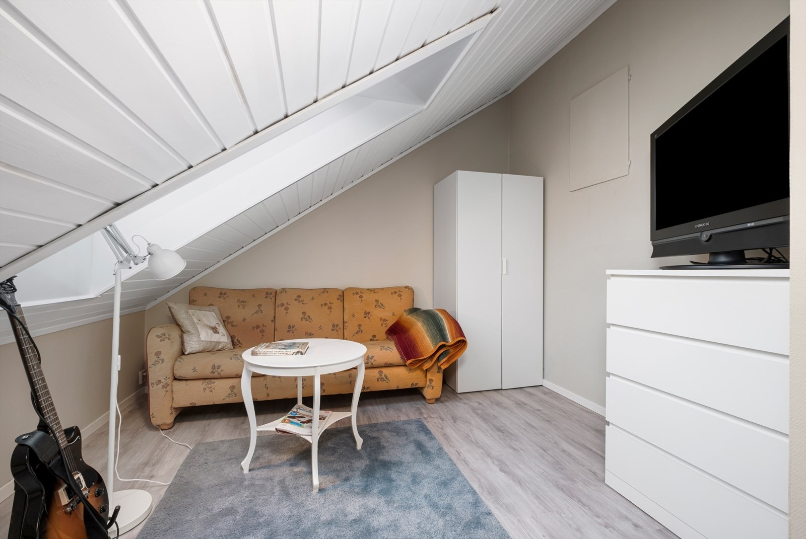 Soverom nr. 3 ligger i 3. etasjen og er på ca. 6 kvm - perfekt som barnerom, gjesterom eller hjemmekontor Galleribilde