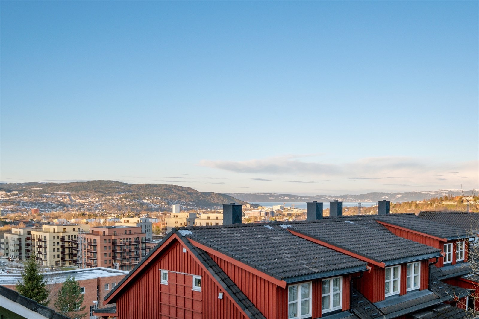 Nydelig utsikt fra 3. etasje mot Trondheim sentrum Galleribilde