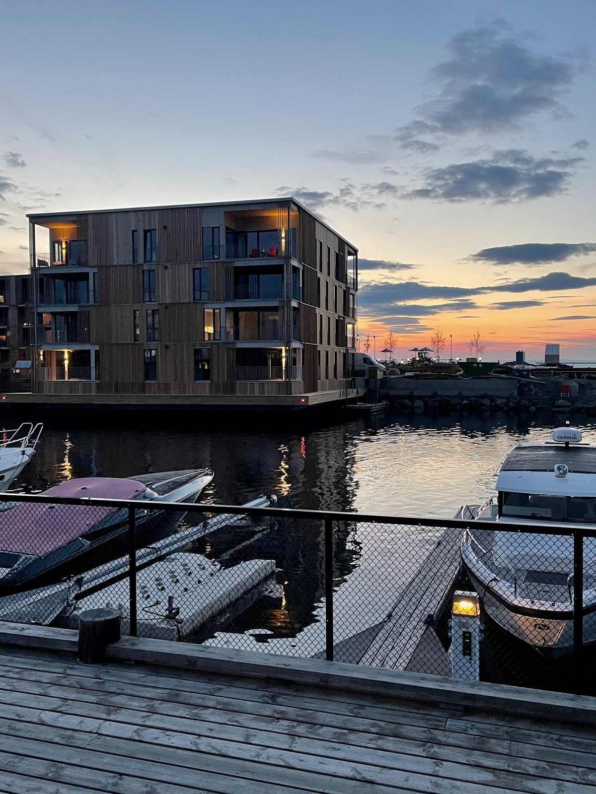 Fasade kveldstid Galleribilde