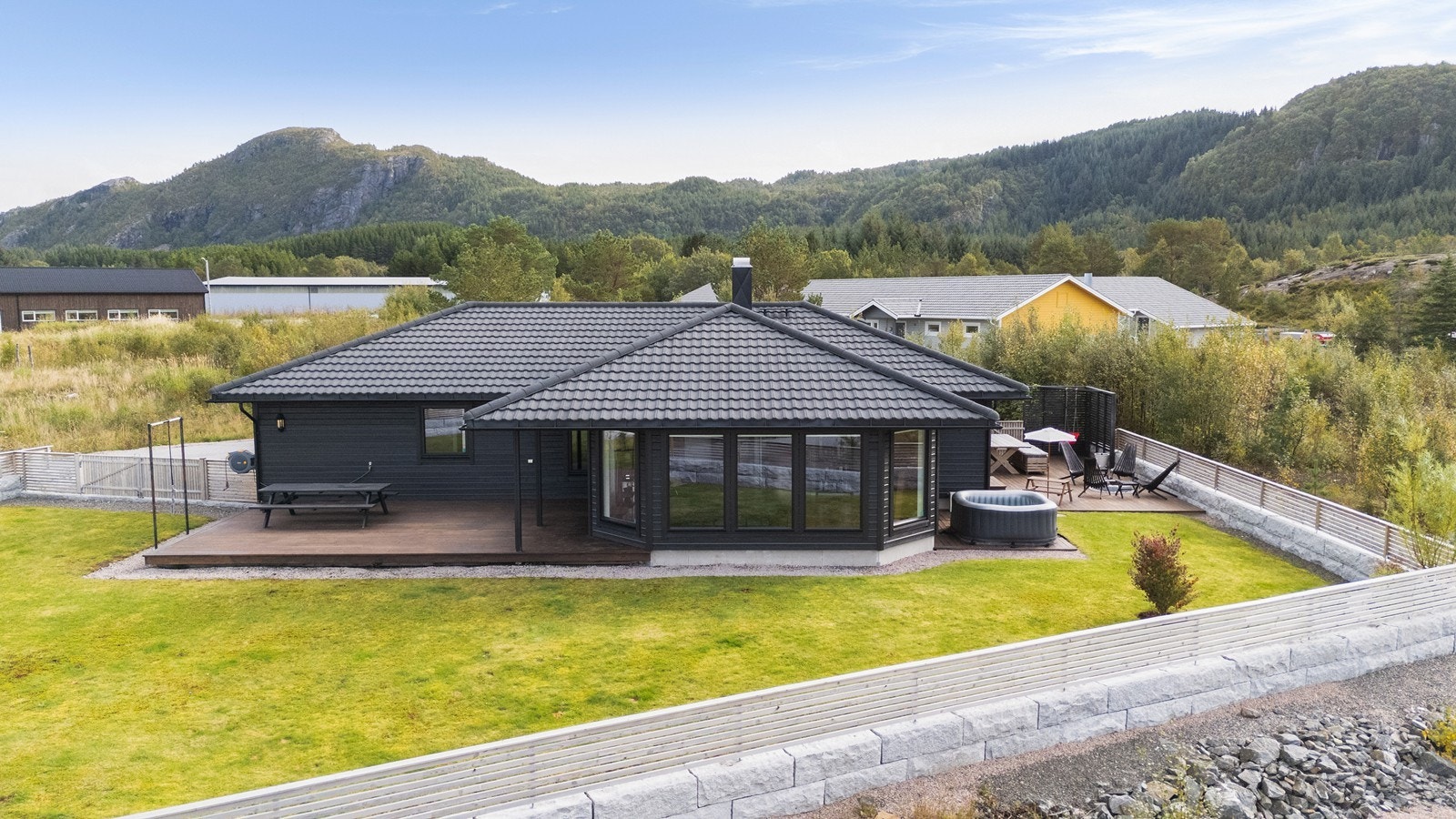 Fasade vest. Galleribilde