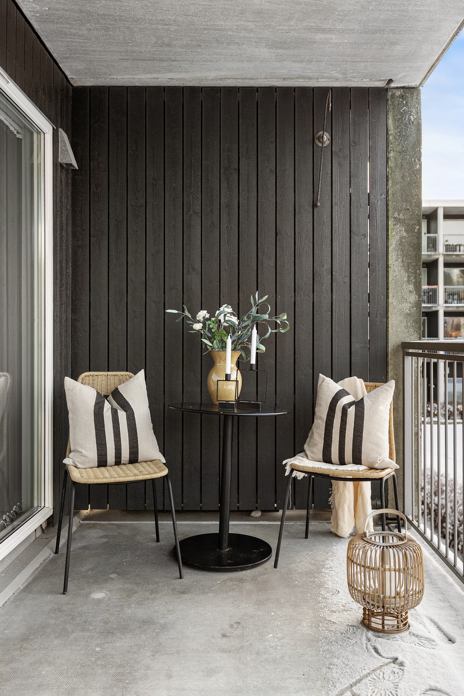 Overbygget tak, som øker bruksområde på balkongen. Galleribilde