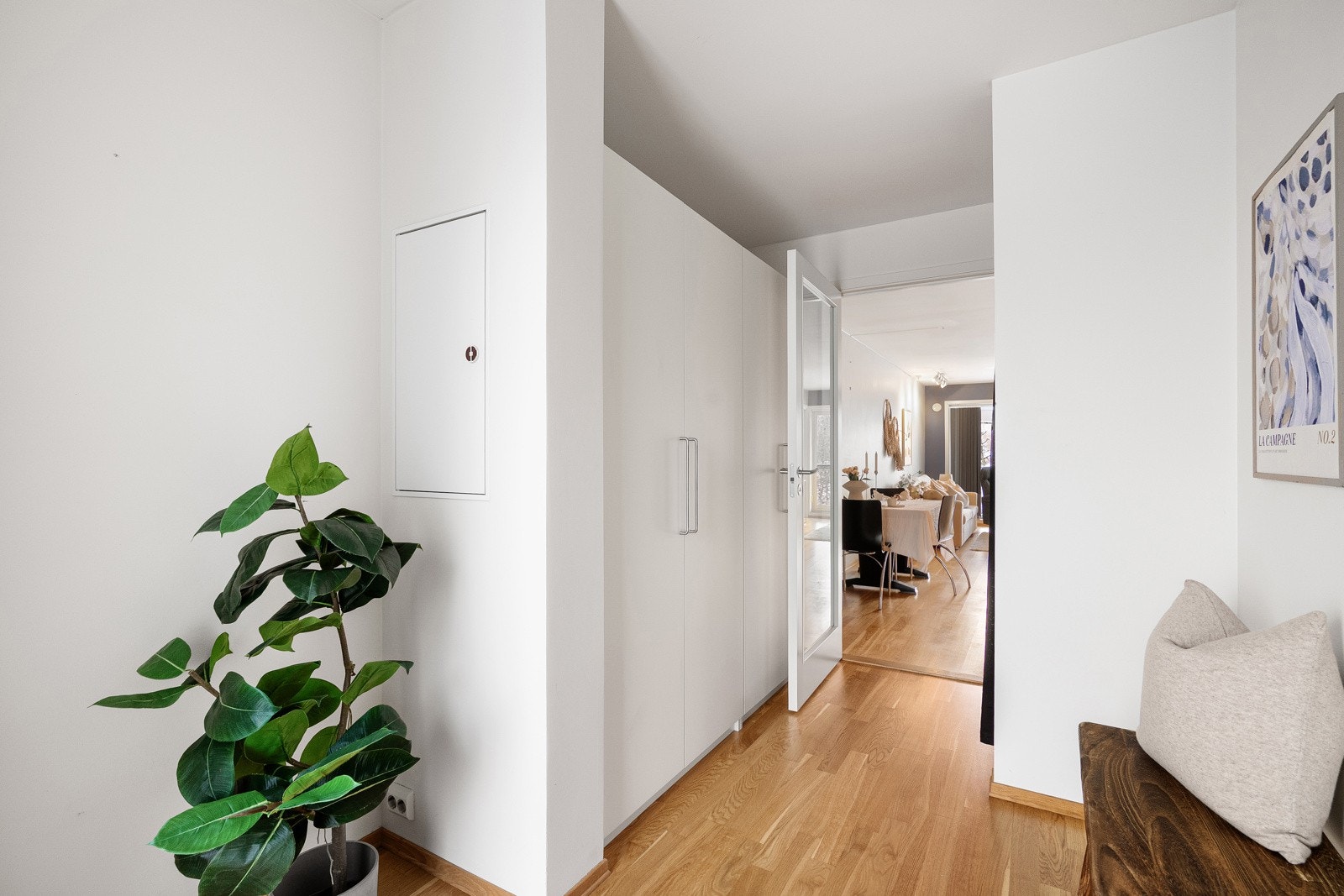 God plass til oppbevaring av yttertøy. Galleribilde