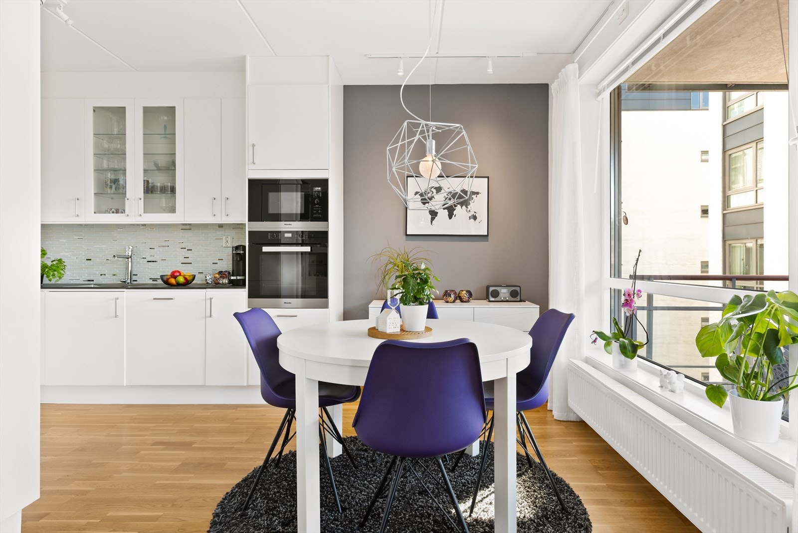 Kjøkkeninnredning fra Drømmekjøkkenet, montert i 2016 av Mester Tre A. Galleribilde