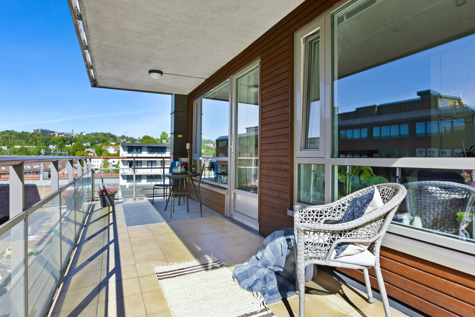 Fra stuen er det utgang til en balkong. Galleribilde