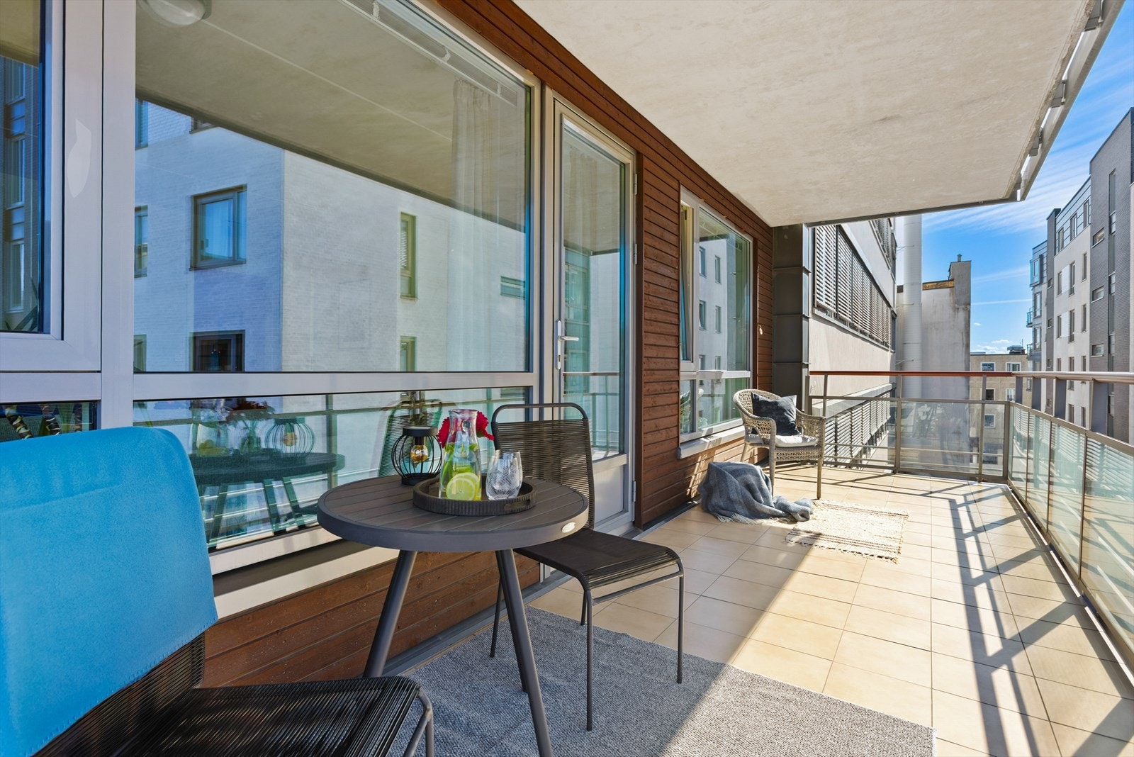 Fra stuen er det utgang til en balkong. Galleribilde