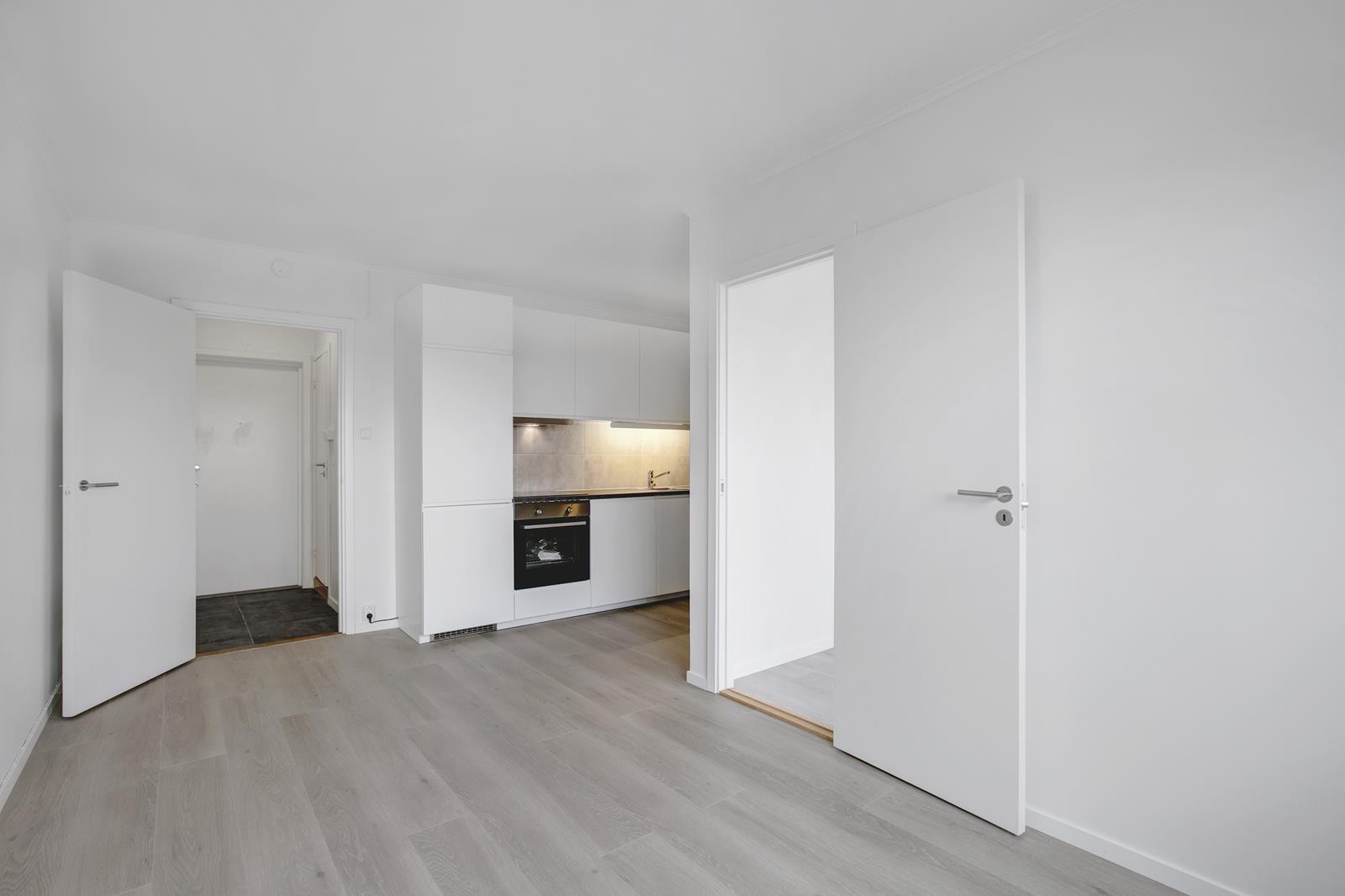 Lyse overflater og pent gulv Galleribilde