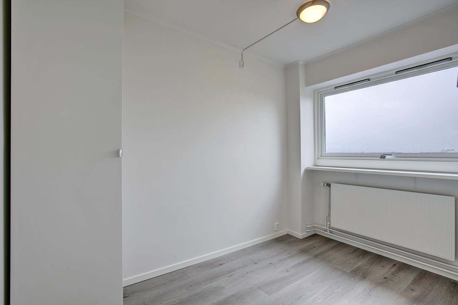 Soverom med plass til dobbeltseng Galleribilde