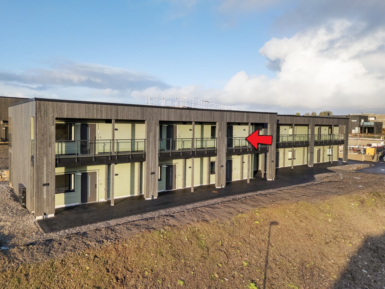 Leiligheten har en fin beliggenhet i byggets 2. etasje Galleribilde