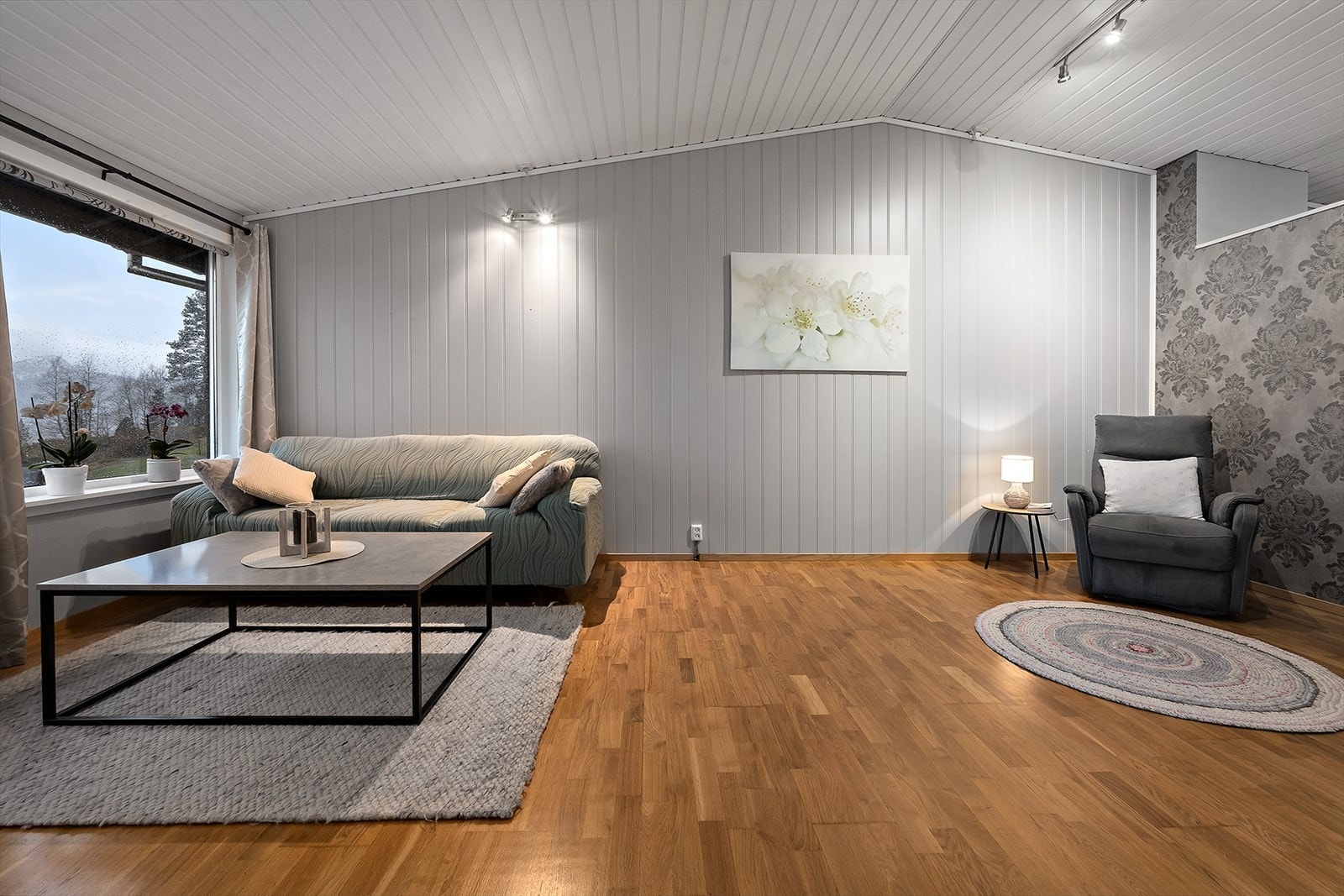 Stuen har god plass til ønsket møblering. Galleribilde