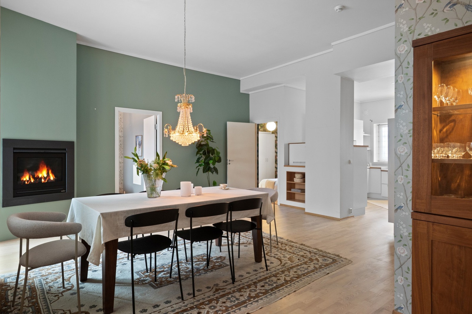 Håkon Gamles gate 6 er en stor, vakker og innbydende selveierleilighet. Galleribilde