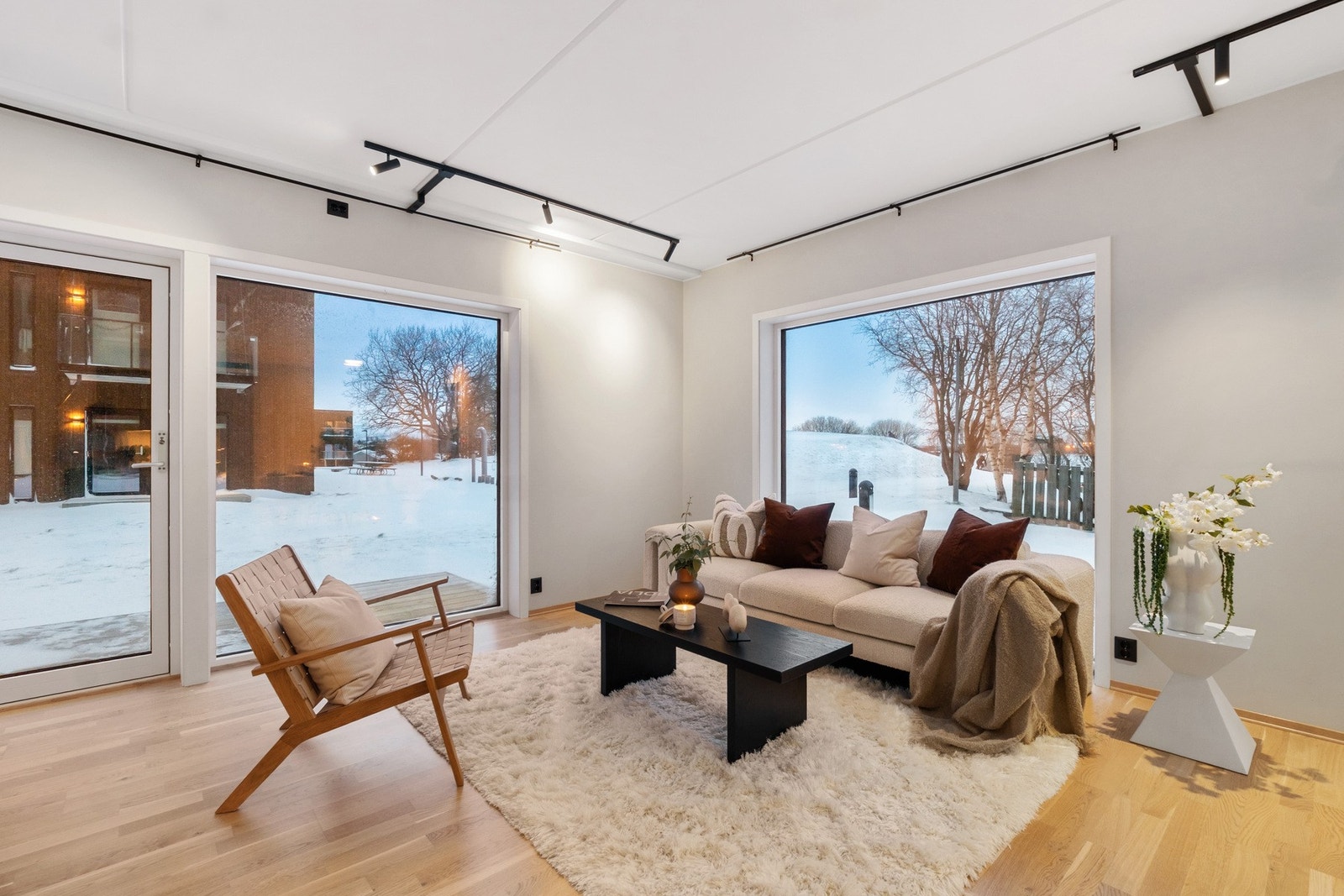 Den moderne leiligheten gjør det enkelt å innrede etter egen stil Galleribilde