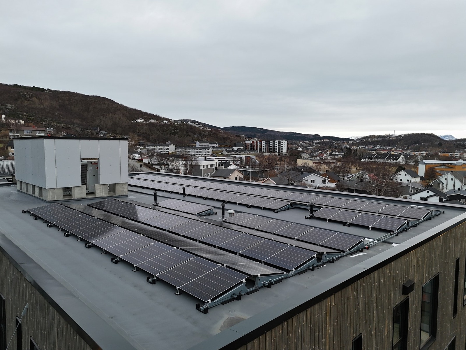 Solcelle anlegg på taket hjelper til med oppvarming og kostnader Galleribilde