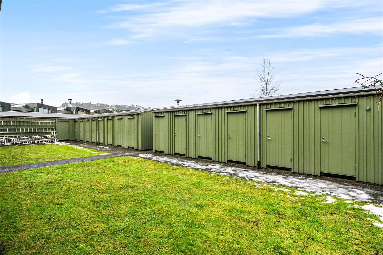 Leiligheten disponerer en praktisk, frittstående bod der du kan oppbevare sportsutstyr og redskap. Galleribilde