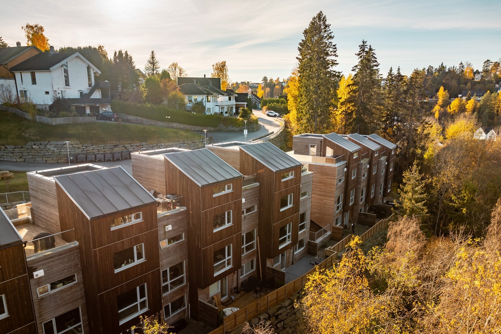 Ovenfra ser du den gjennomtenkte plasseringen av husene og fellesområdene. Galleribilde