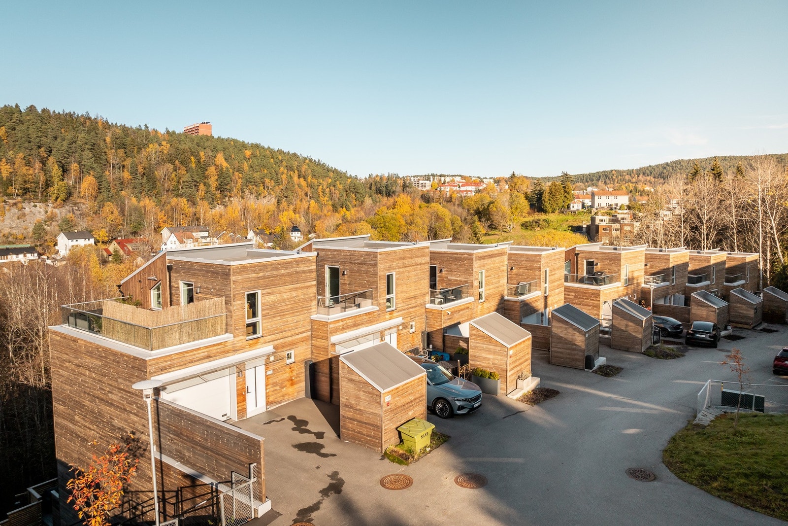 Beliggenheten gir enkel tilgang til kollektivtransport og servicetilbud. Galleribilde