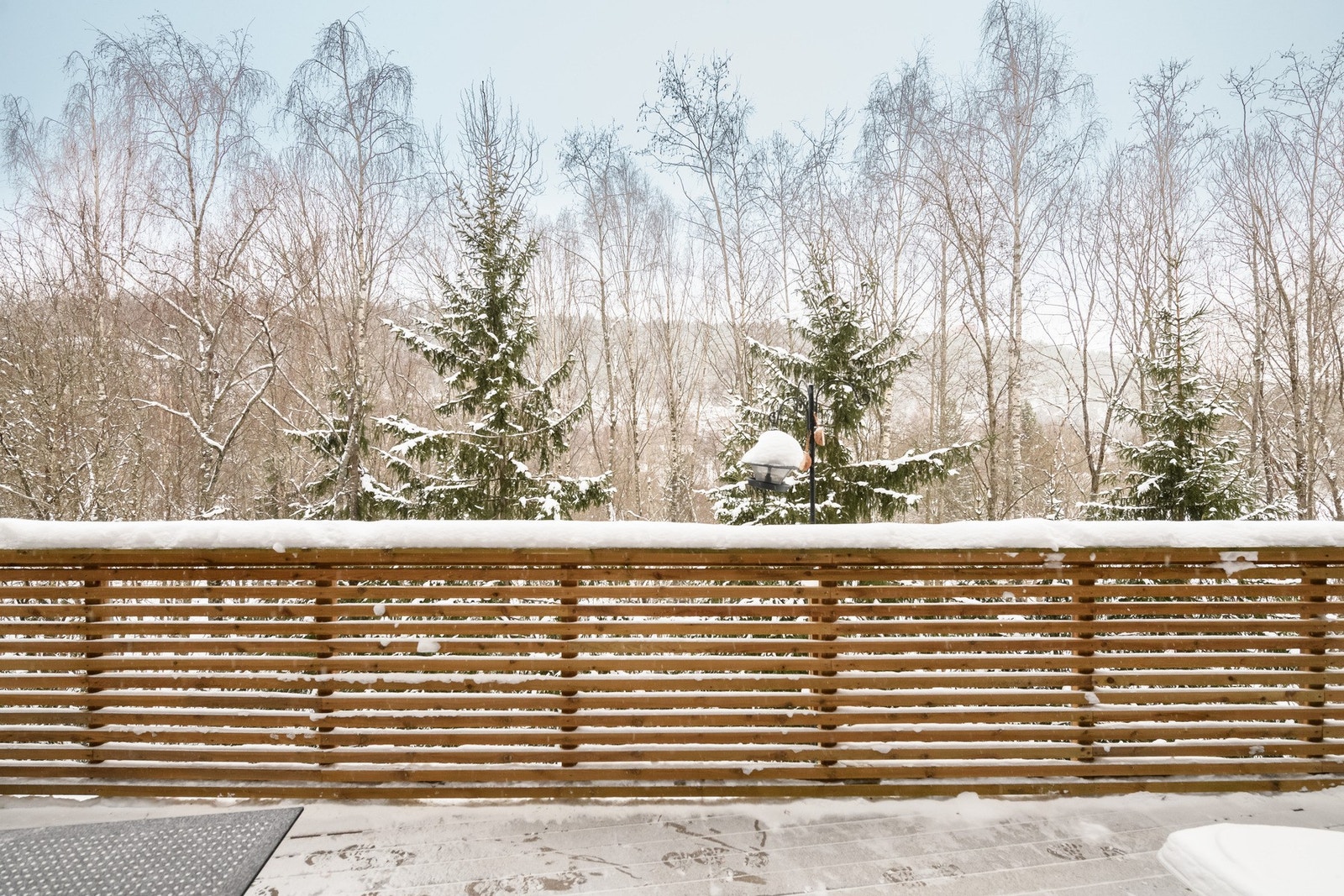 Nyt flotte omgivelser fra en av de fine uteområdene boligen har å by på. Galleribilde