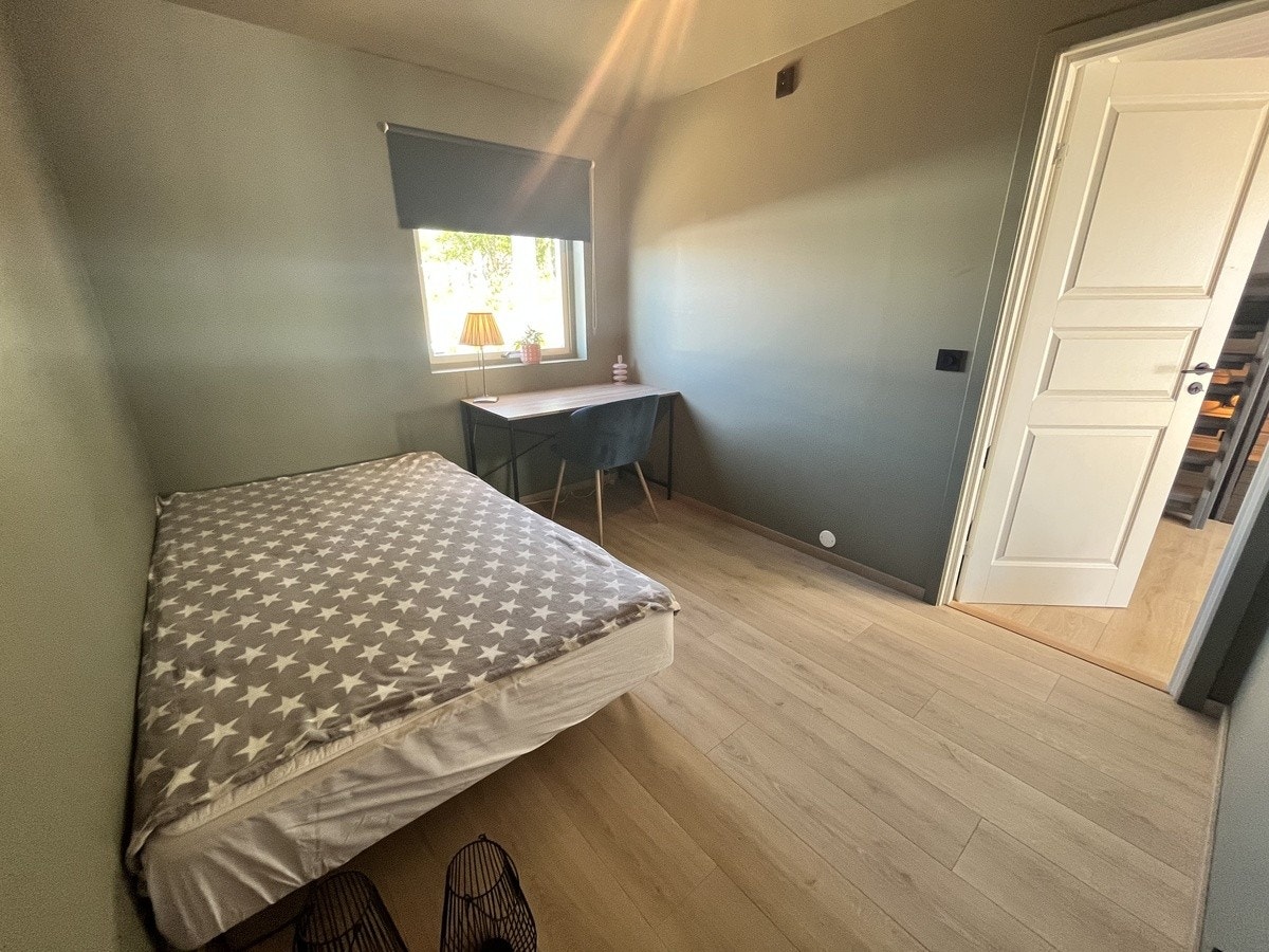 Soverom 5 - kr 6 000 Galleribilde