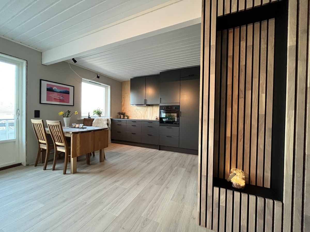 Koselig stue og kjøkken ned åpen løsning Galleribilde