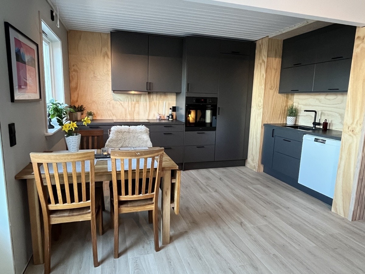 Spise bord med klaff og plass til 6 personer Galleribilde