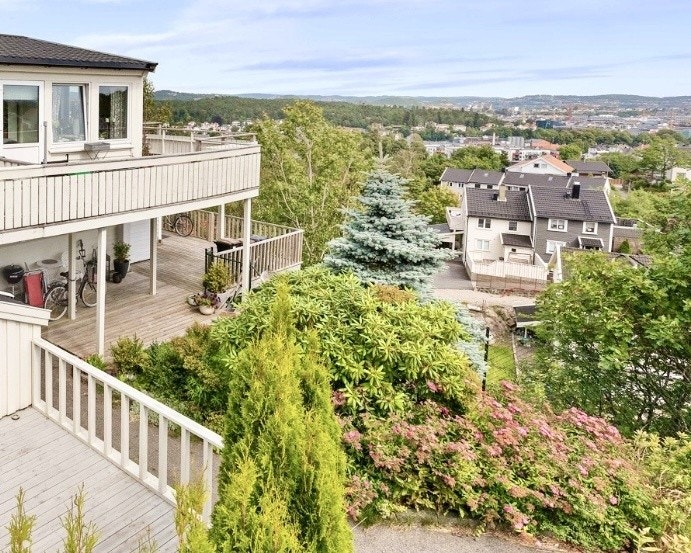 Litt fra hagen og utsikten Galleribilde