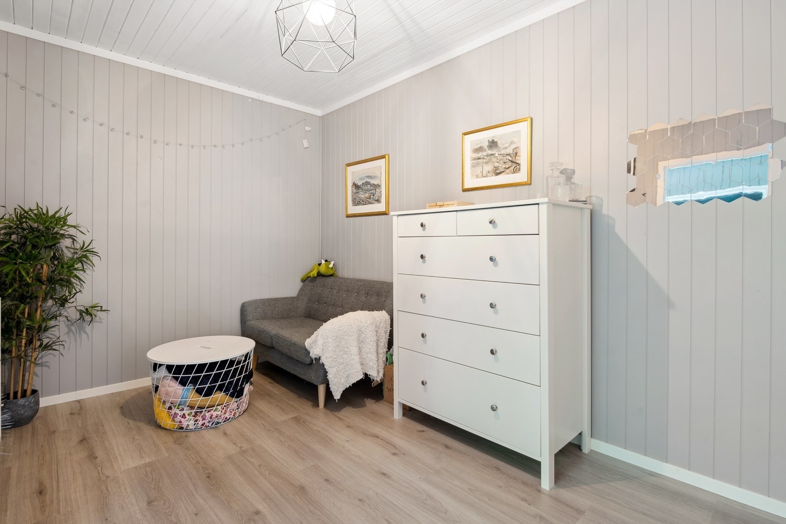 Romslig soverom 1.etasje Galleribilde