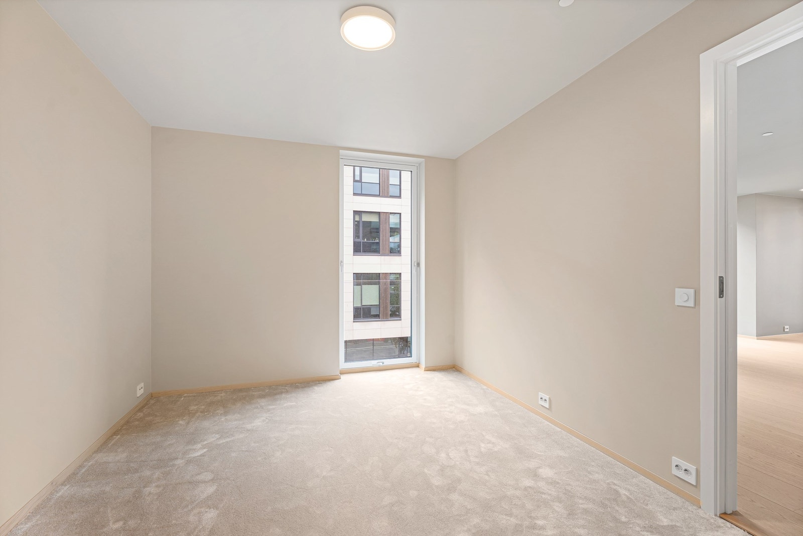 Lunt og deilig med vegg til vegg teppe Galleribilde