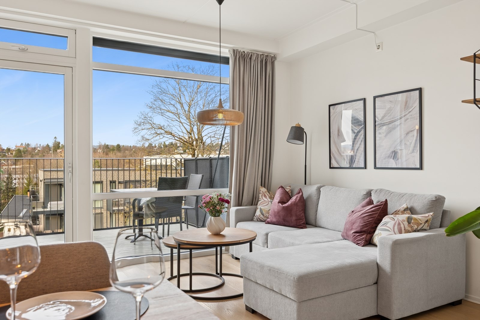 En stilren leilighet med plass til alt du trenger. Galleribilde