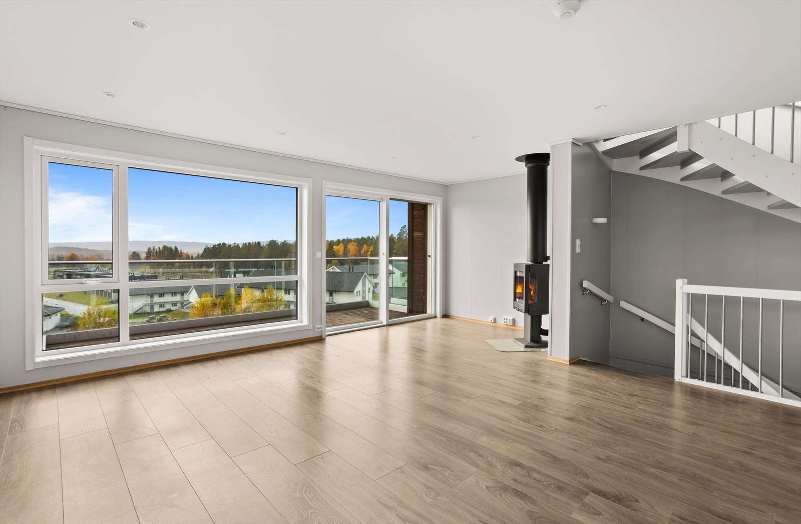 Andre etasje utgjør boligens sosiale sone. Galleribilde