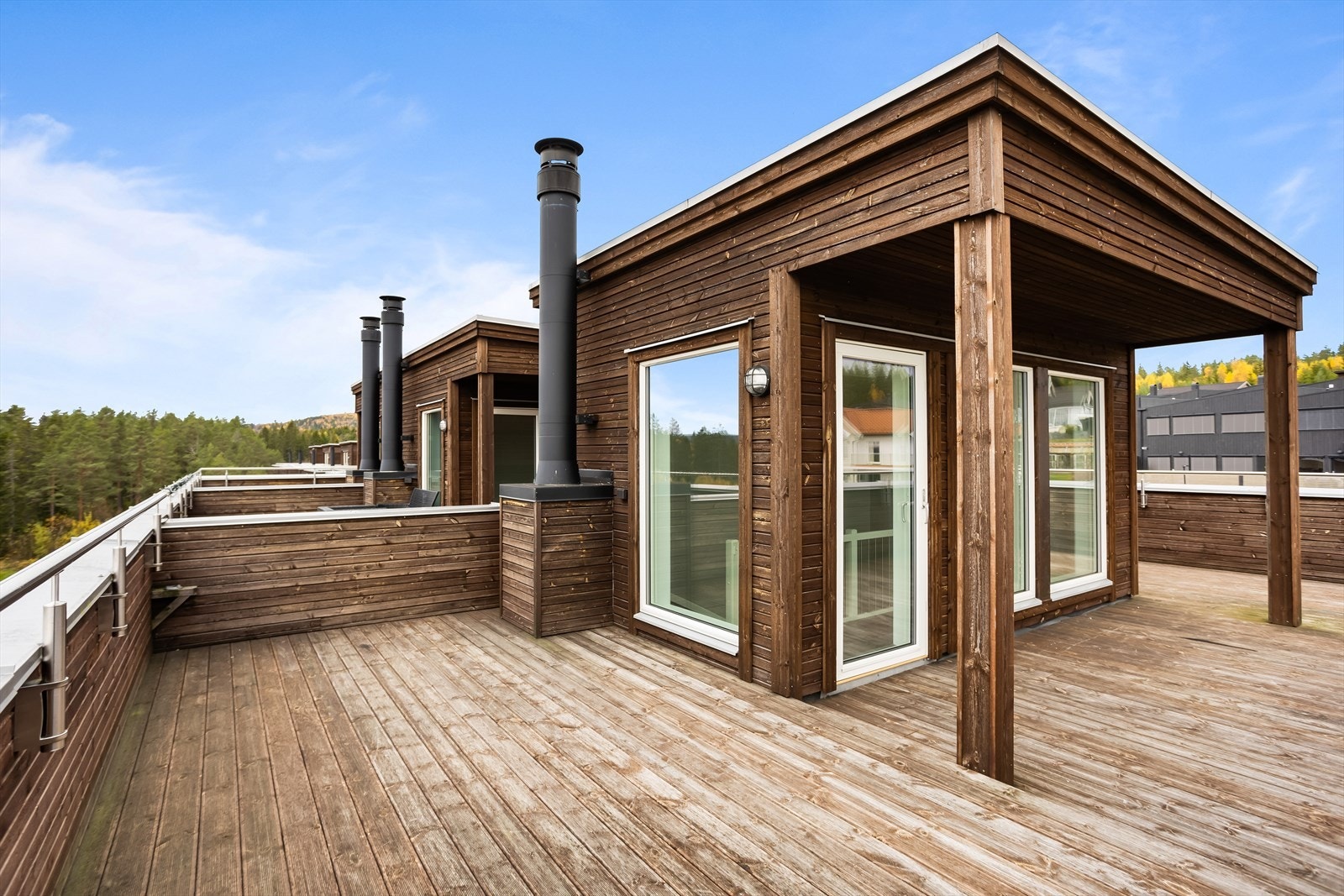 Her er det god plass til flere sittegrupper og utemøblement. Galleribilde