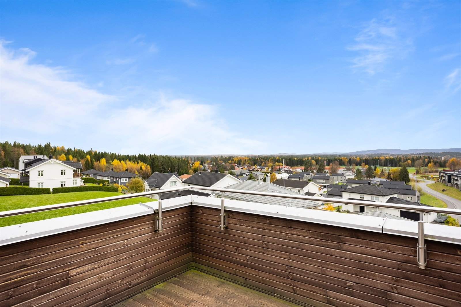 Fra takterrassen har du en vidstrakt utsikt over nærområdet. Galleribilde