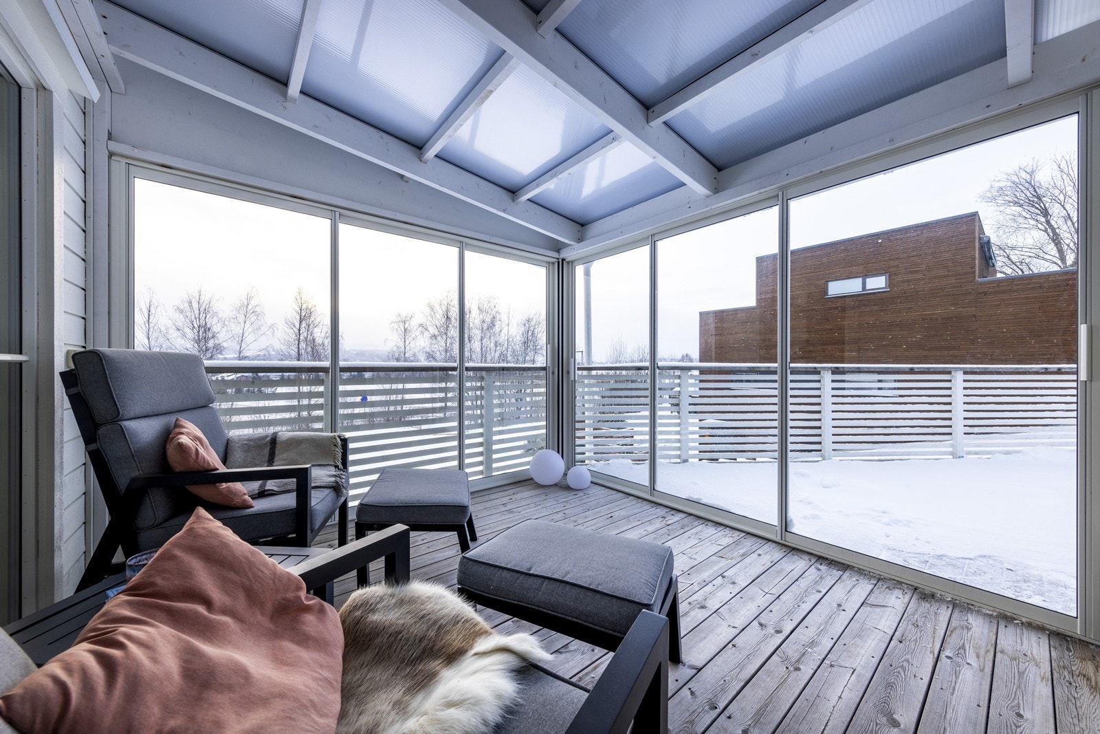 Innglasset balkong på 9 kvm. Galleribilde