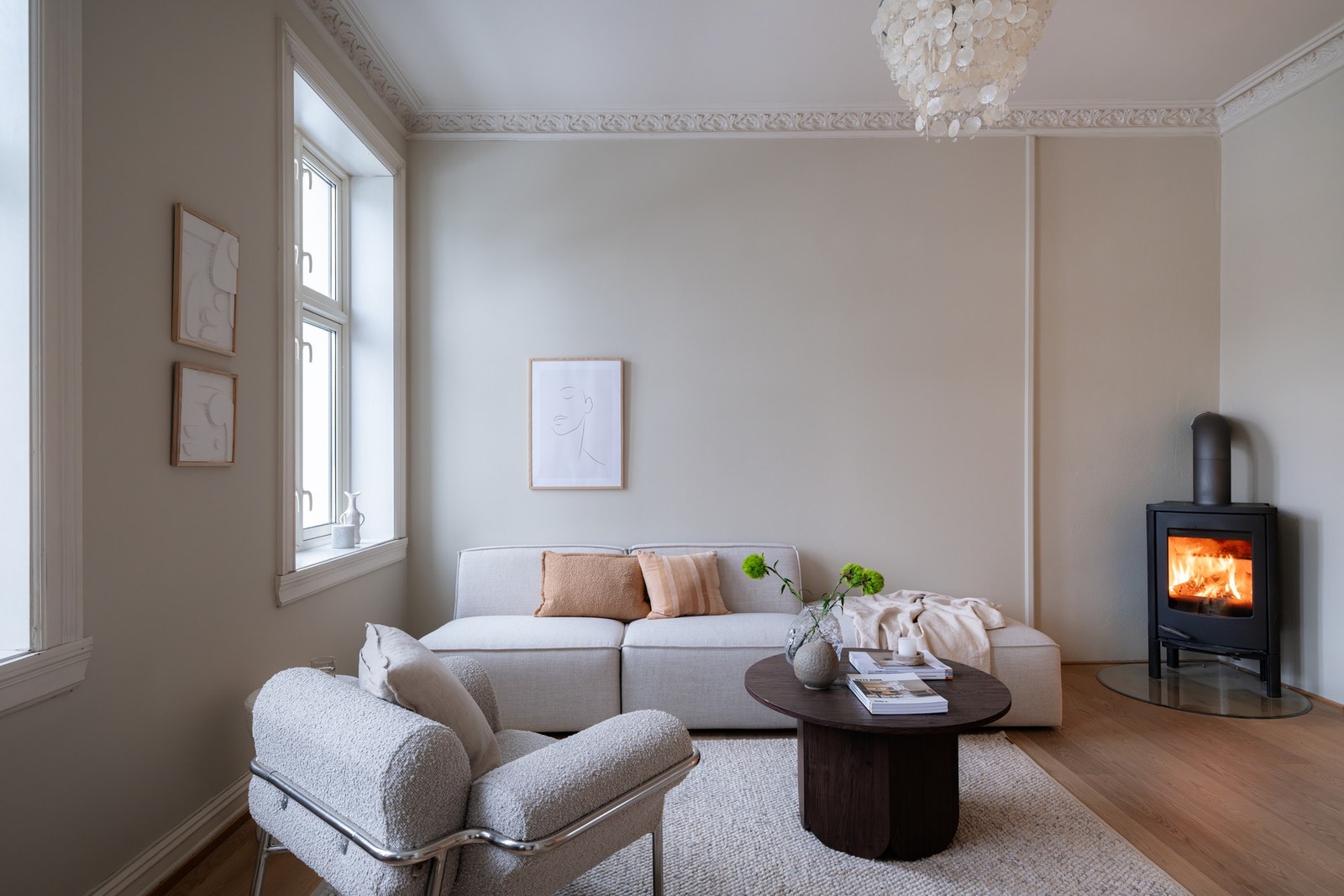 Boligens oppholdsrom har en fin størrelse. Galleribilde