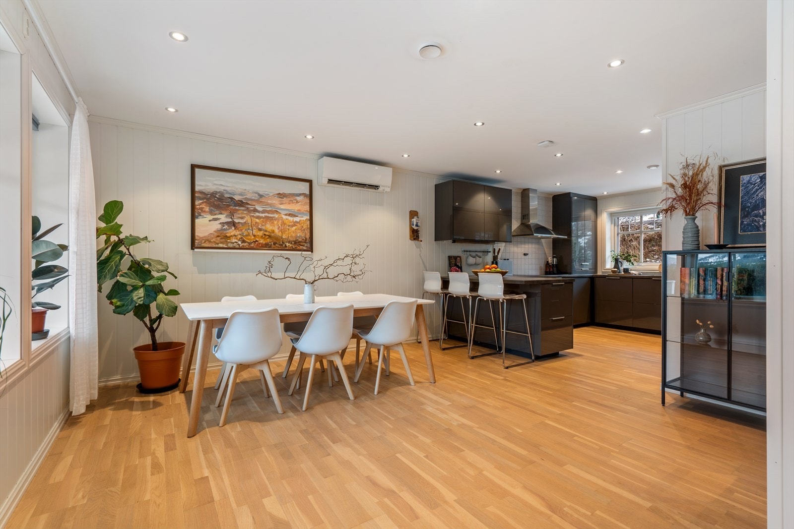 God plass til spisegruppe Galleribilde